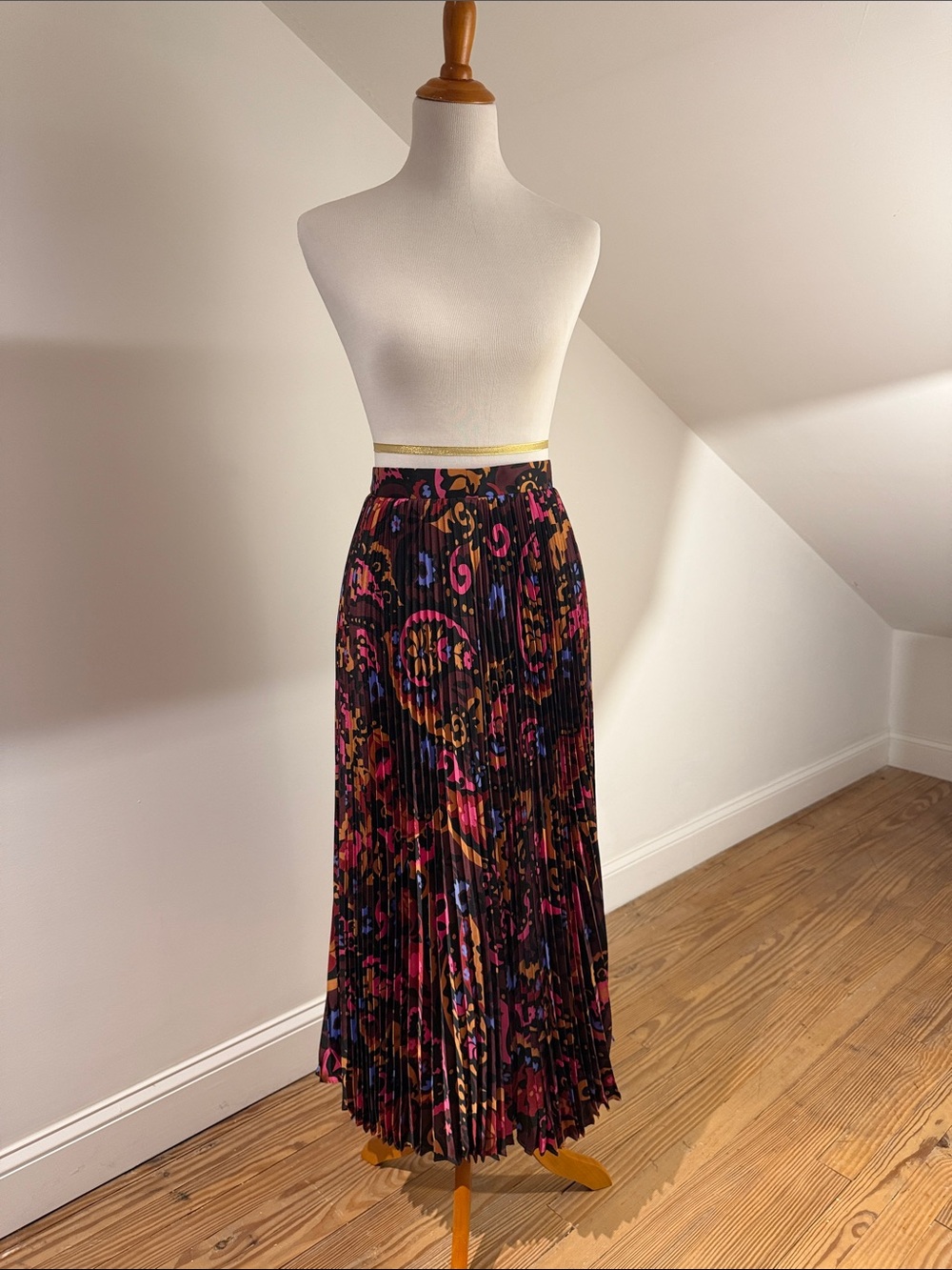 Ann Taylor Black Pleated Midi Skirt with Multicolor Paisley Accents